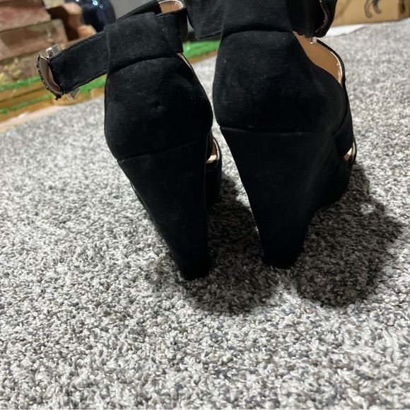 NINE WEST  SIZE 7 BLACK FAUX SUEDE OPEN TOE WEDGES PLATFORM SHOES- See Note - Picture 4 of 12